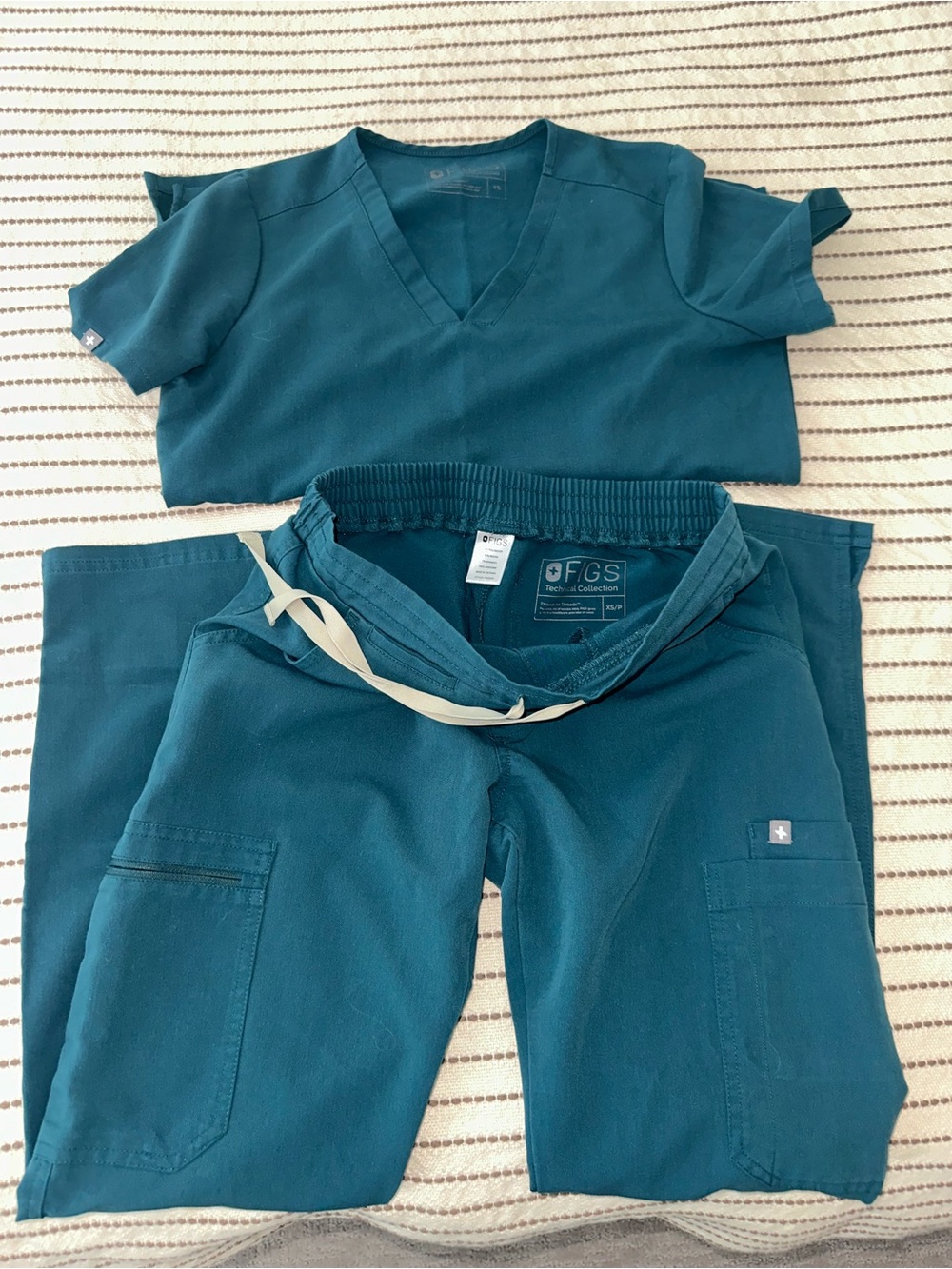 Figs Women’s Caribbean Blue Scrub Top and Bottom Set